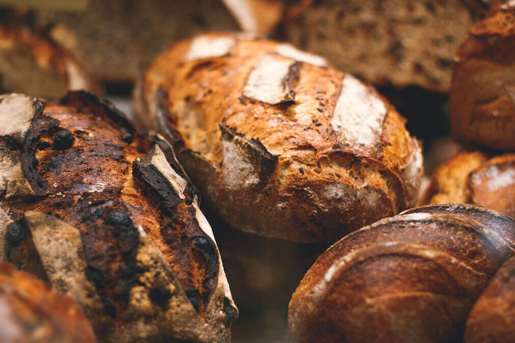 breads-on-a-showcase-in-a-french-bakery-soft-focu-2026-01-05-06-00-46-utc_optimized_200