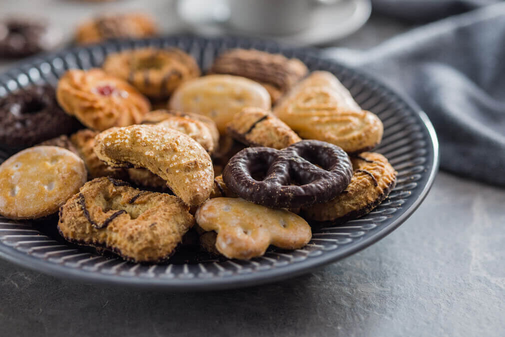 delicious-assortment-of-cookies-on-a-gray-plate-2026-03-24-23-48-22-utc_optimized_200