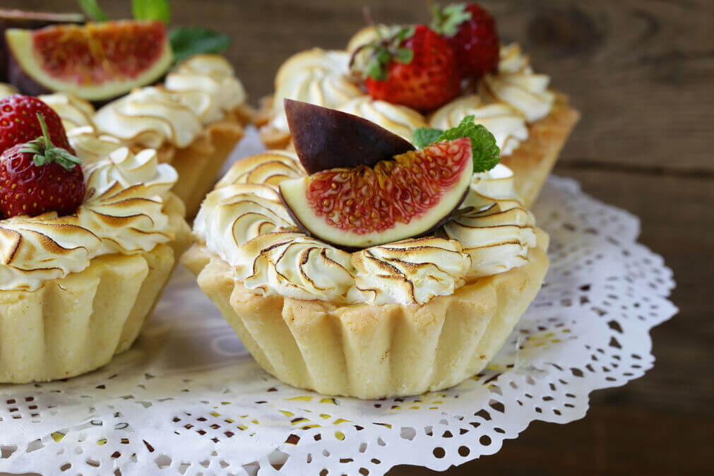 delicious-mini-fruit-tartlets-with-figs-and-strawb-2026-01-08-06-56-03-utc_optimized_200