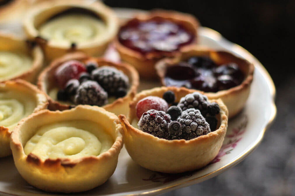 delicious-mini-fruit-tarts-displayed-on-a-plate-2026-04-15-05-41-44-utc_optimized_200
